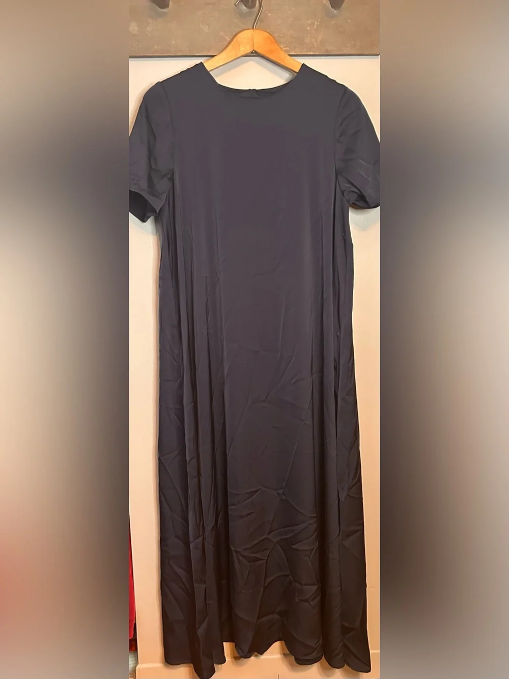 A line Satiny maxi dress with pockets - Picture 2 of 12